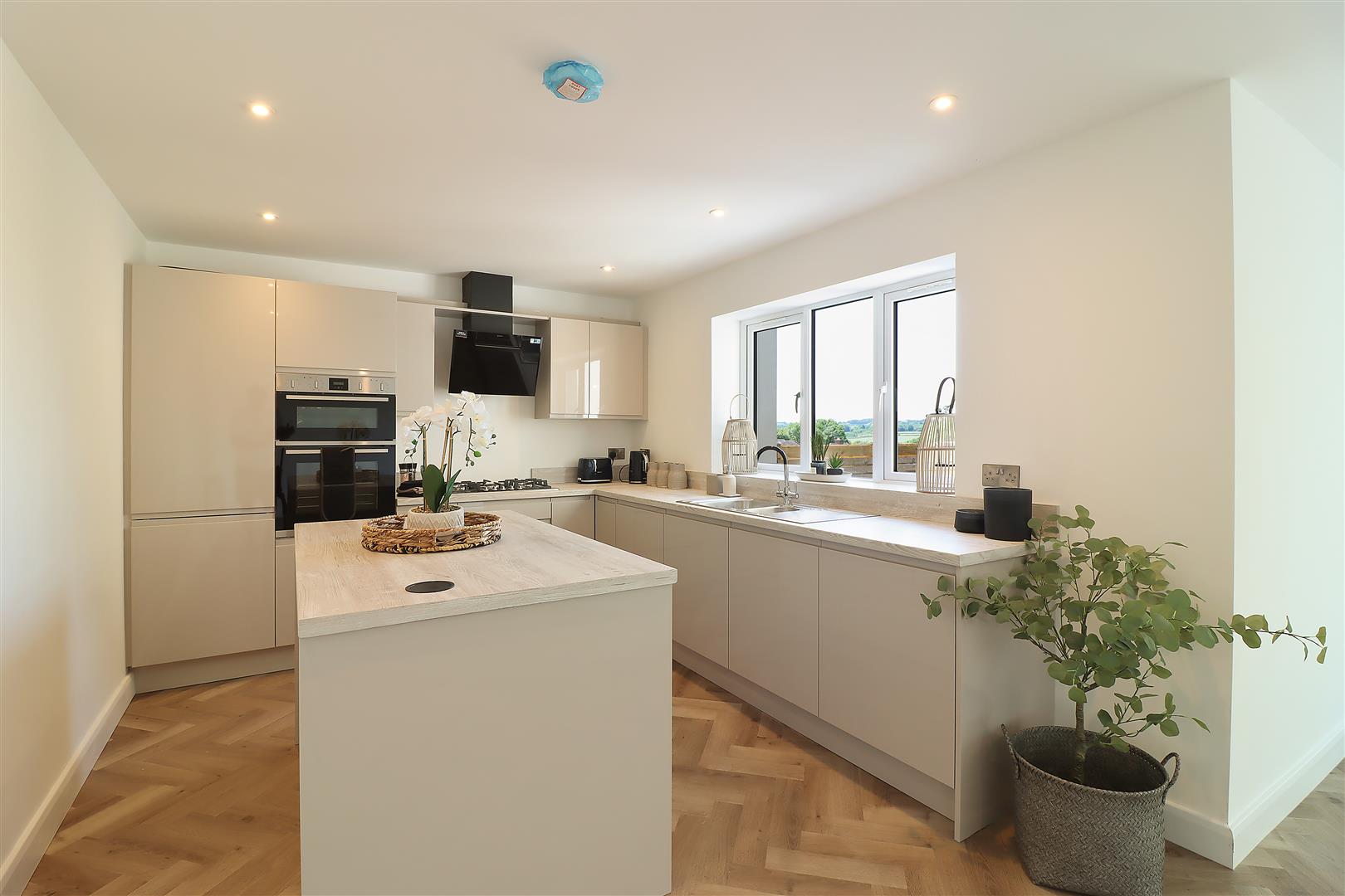 5 bed property in Rectory Grove, Duckmanton
